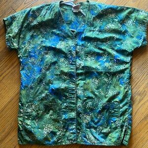 Smart Scrubs short sleeved blue/green snap jacket 3 pocketinstrument/pen tab M